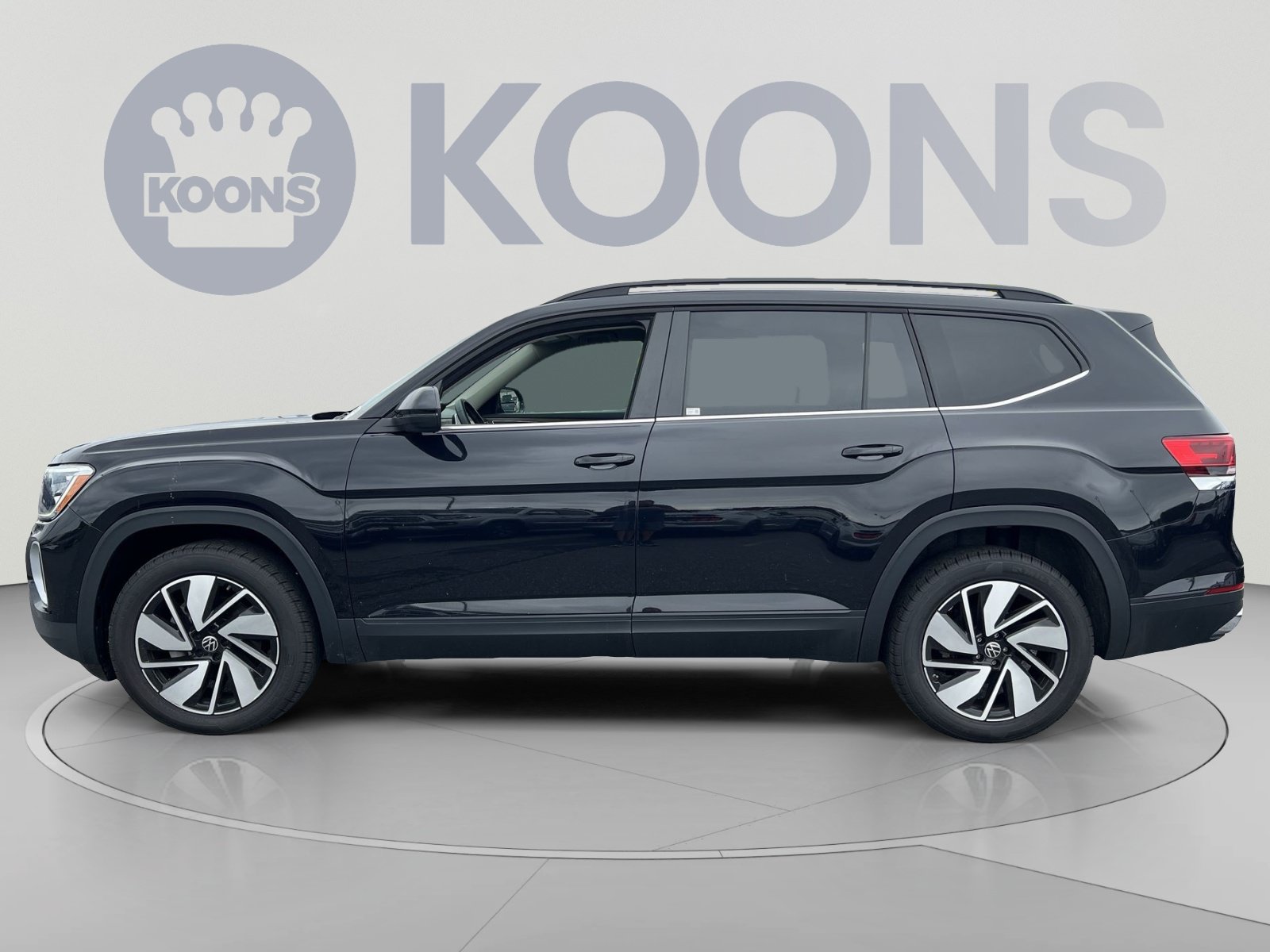 Used 2024 Volkswagen Atlas SE AWD/4WD image 2