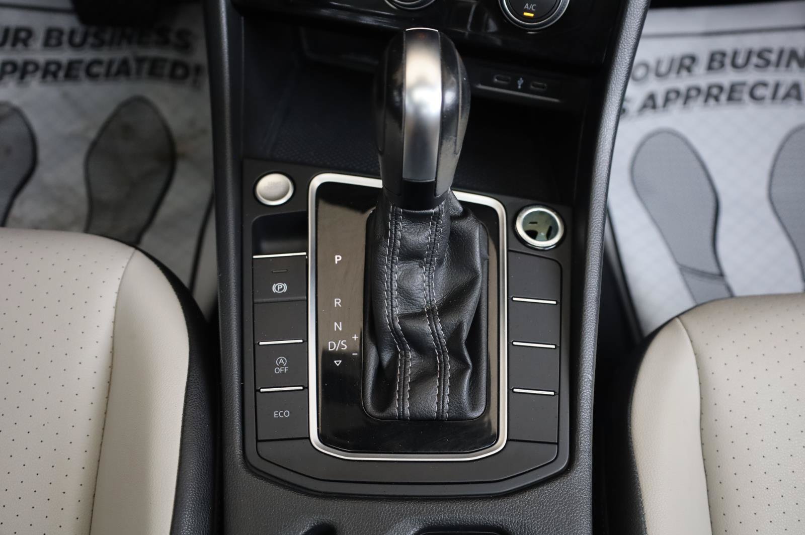 Used 2020 Volkswagen Jetta R-Line FWD image 39