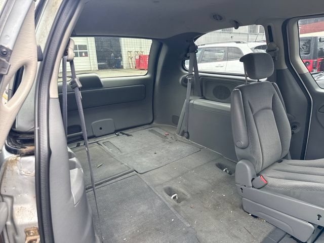 Used 2005 Chrysler Town & Country LX w/ Popular Equipment Group II FWD image 11
