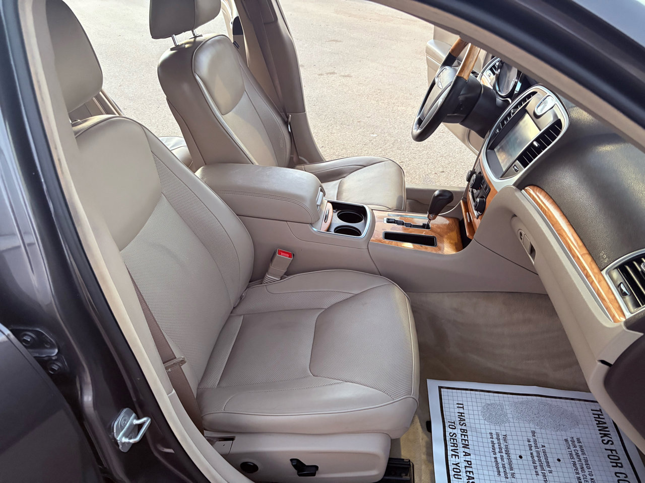 Used 2013 Chrysler 300 C image 19