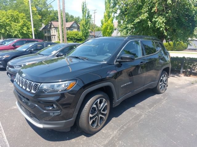 Used 2024 Jeep Compass Limited AWD/4WD image 4