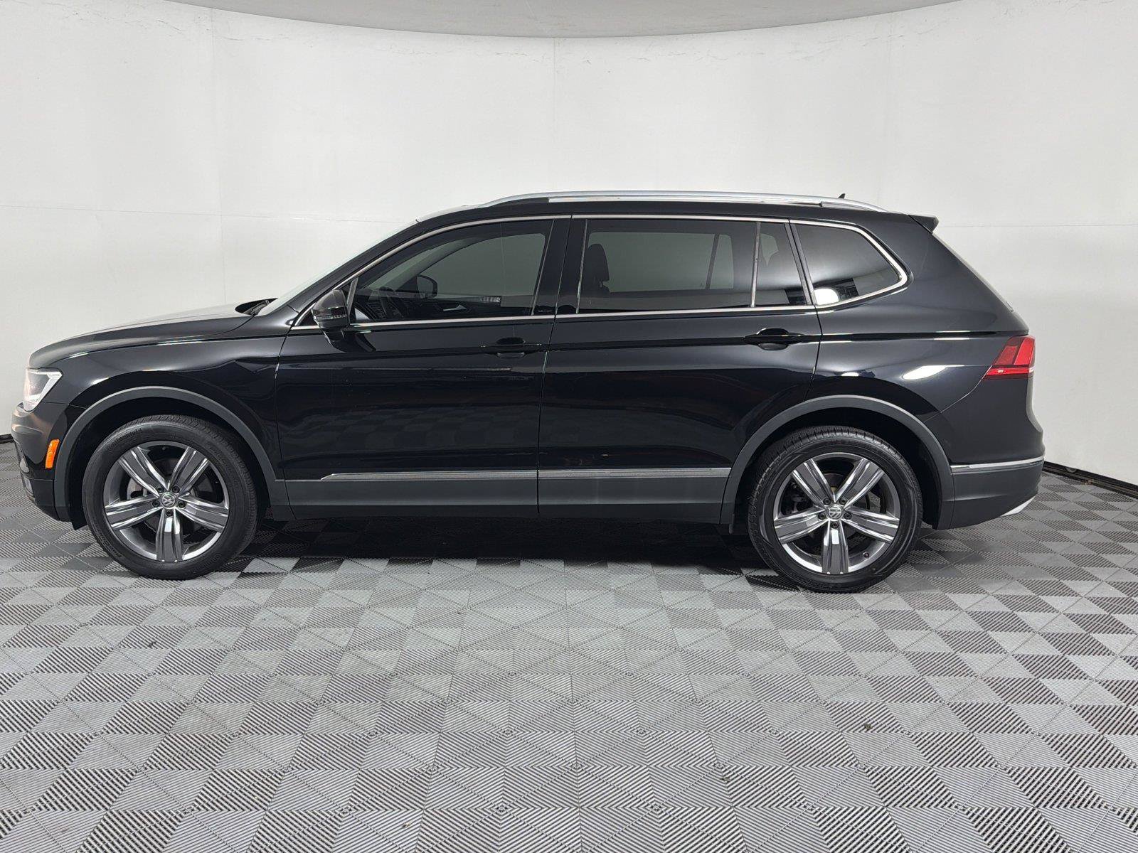 Used 2021 Volkswagen Tiguan SEL AWD/4WD image 4