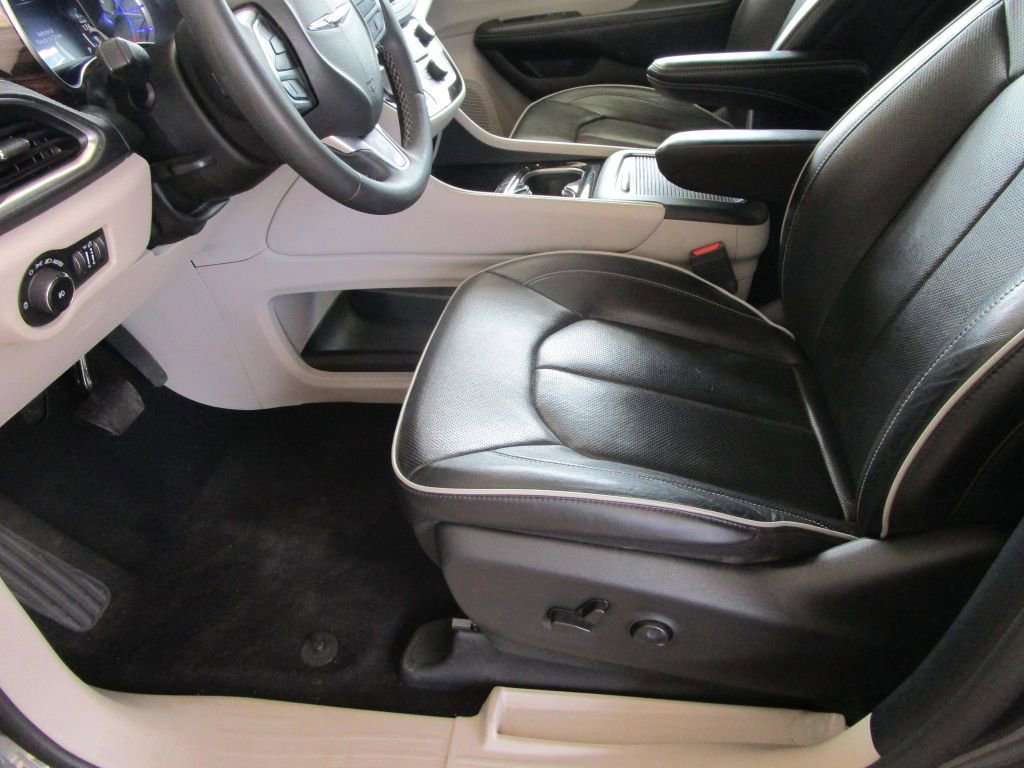 Used 2022 Chrysler Pacifica Limited image 24