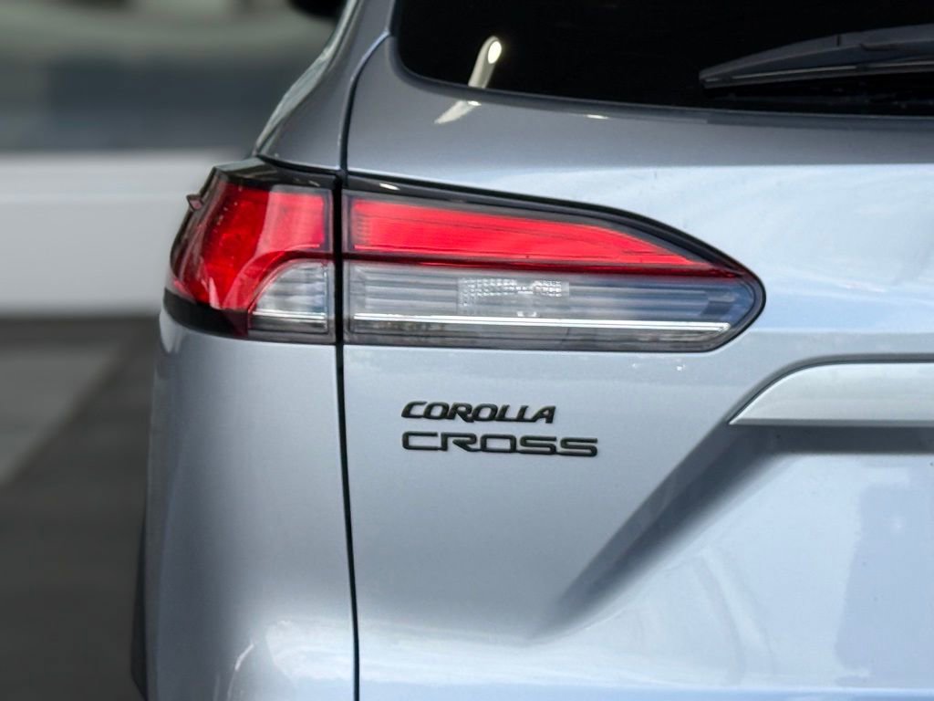 Certified 2022 Toyota Corolla Cross XLE w/ Convenience Package image 11