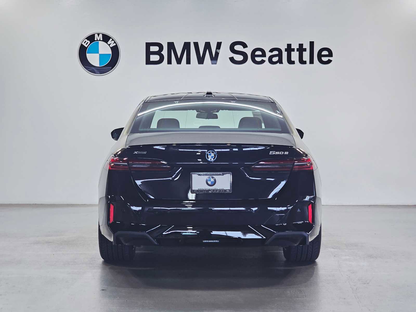 New 2026 BMW 550e xDrive image 5