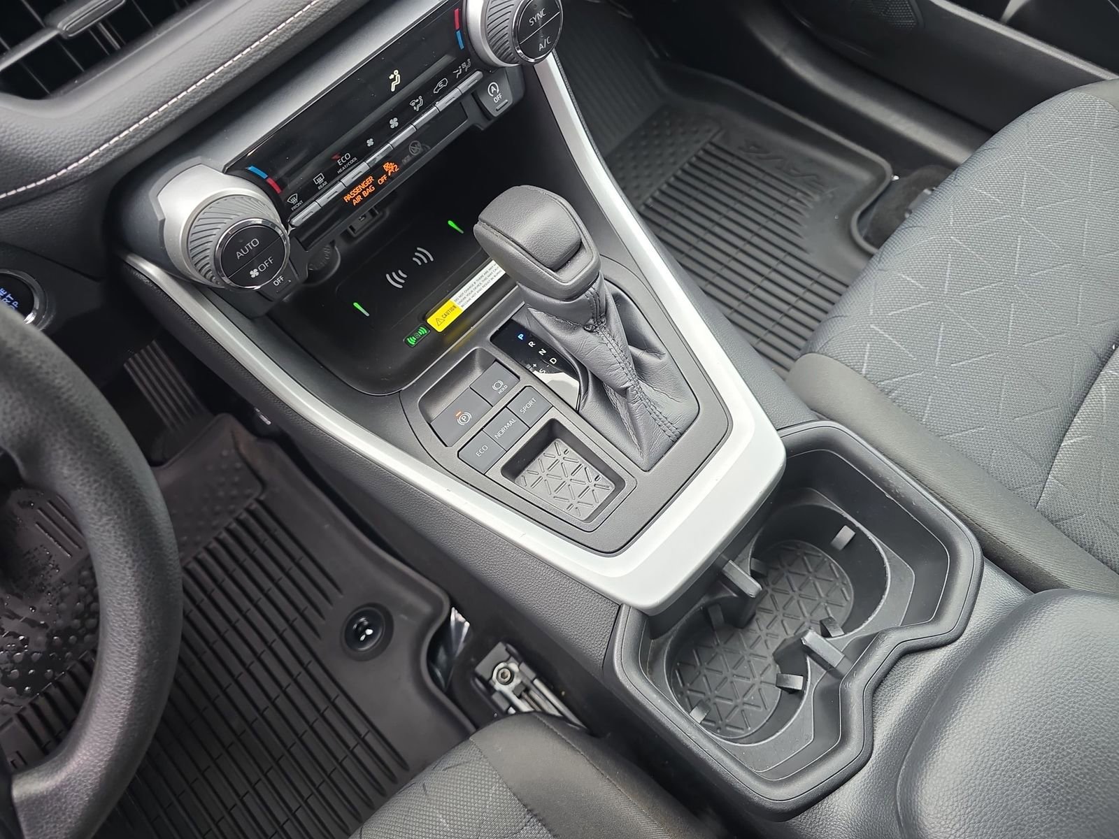 Used 2022 Toyota RAV4 XLE image 29