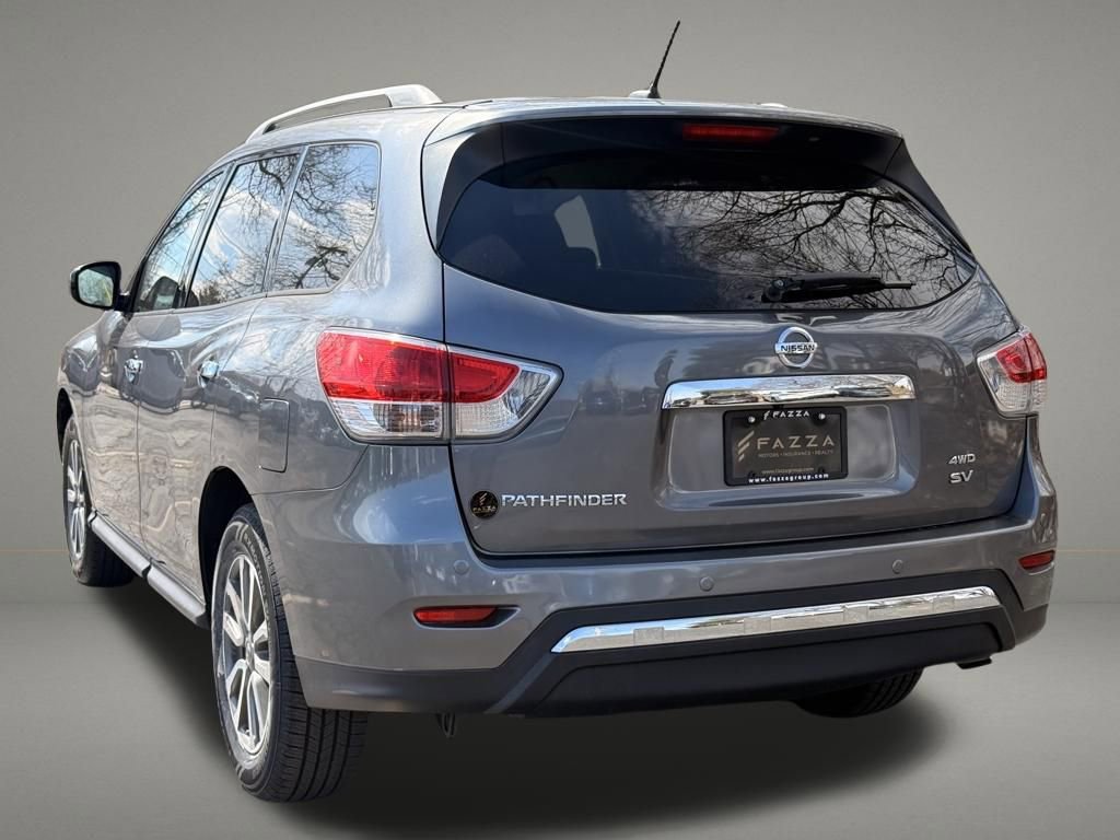 Used 2016 Nissan Pathfinder SV image 3
