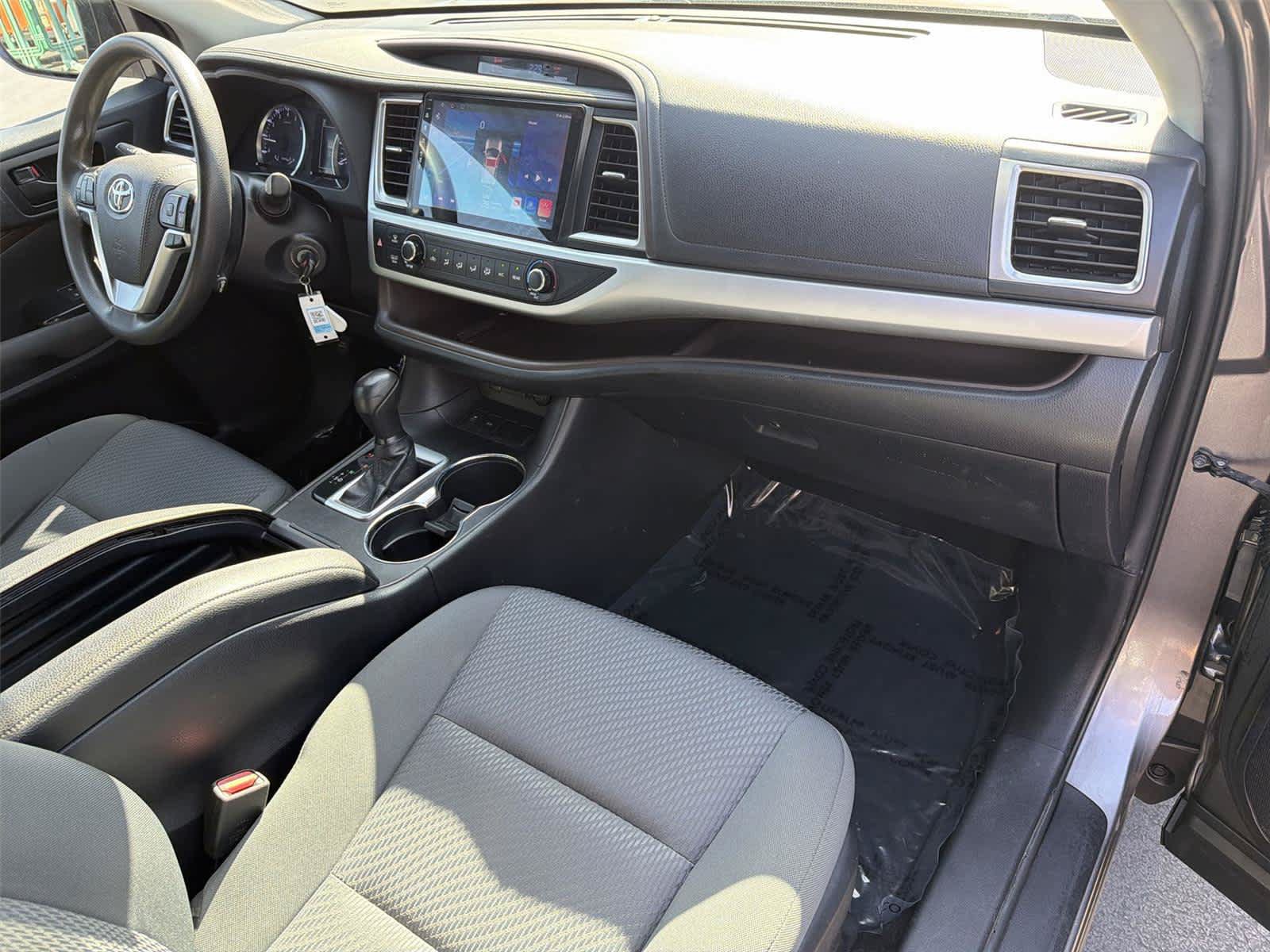 Used 2019 Toyota Highlander LE FWD image 13