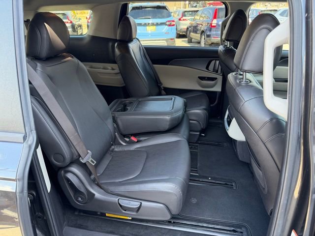 Used 2022 Kia Carnival LX image 38