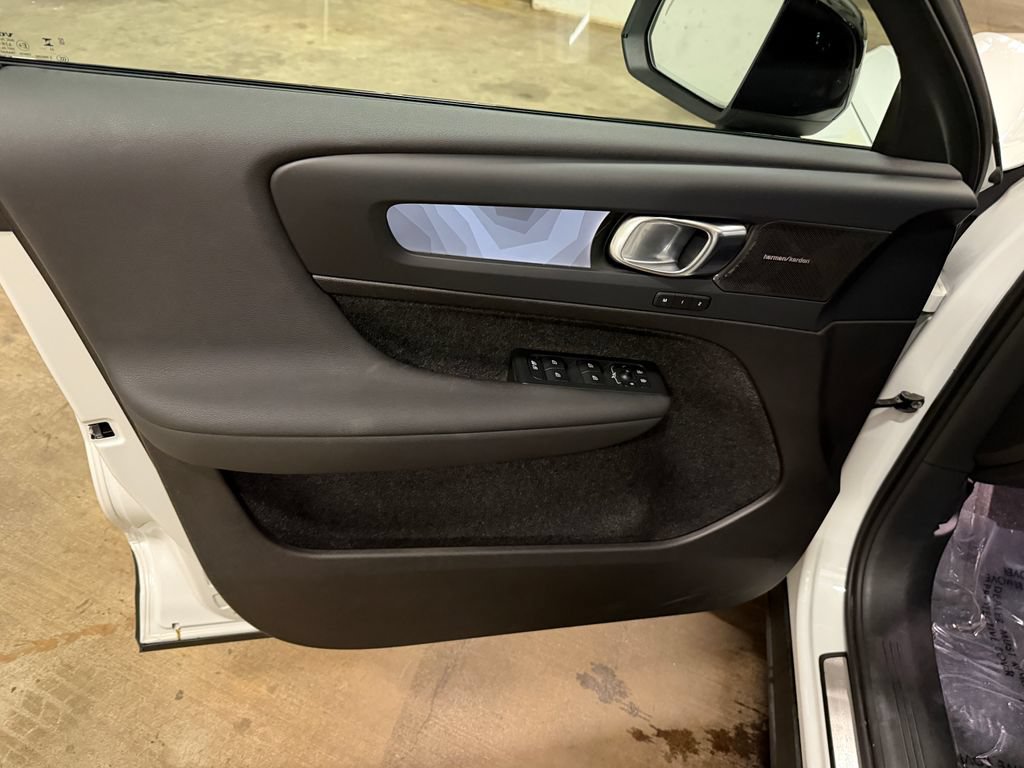 Certified 2024 Volvo XC40 Recharge Ultimate w/ Protection Package Premier AWD/4WD image 9