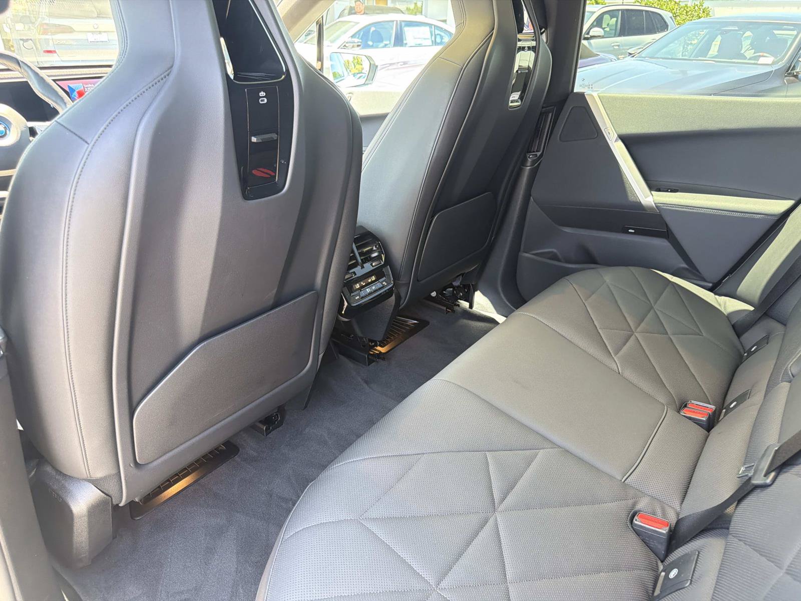 Used 2024 BMW iX xDrive50 AWD/4WD image 10