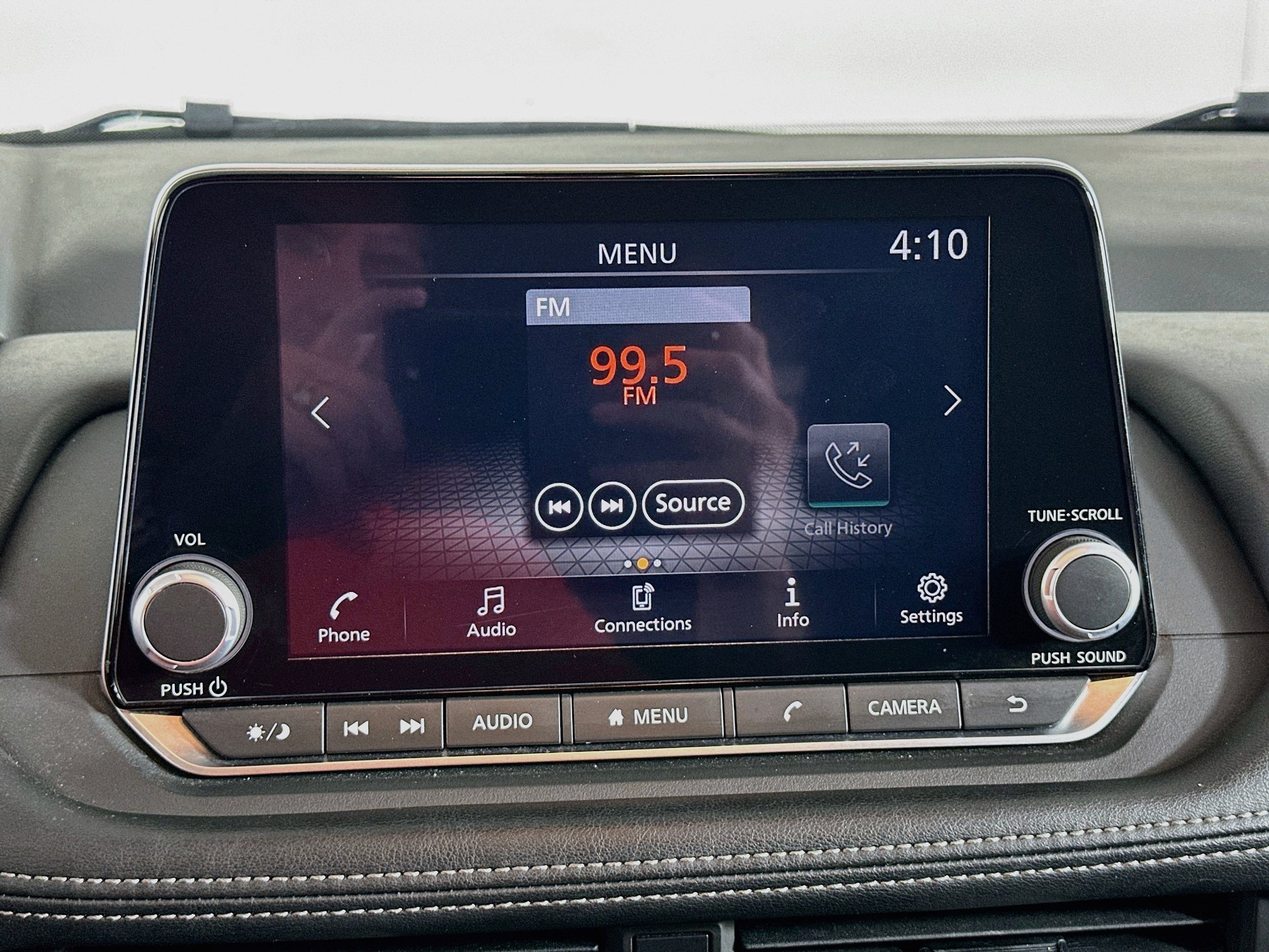 Used 2025 Nissan Rogue SV FWD image 21