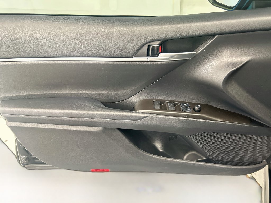 Used 2021 Toyota Camry SE w/ Carpet Mat Package (TMS) FWD image 22