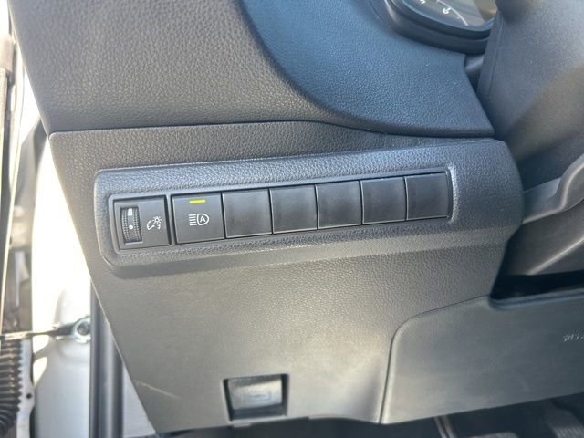 Used 2025 Toyota Corolla LE FWD image 17
