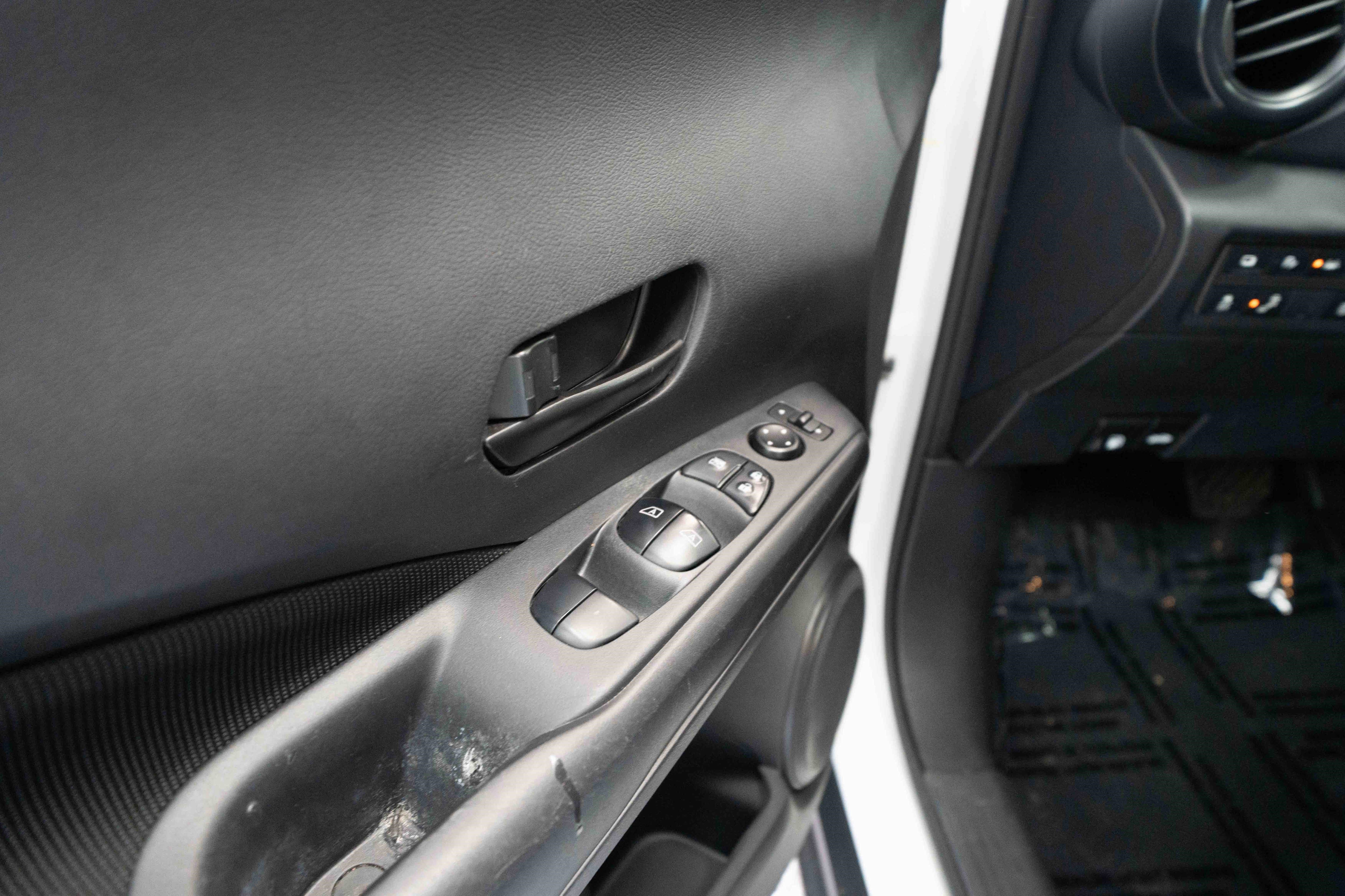 Used 2023 Nissan Kicks S image 7