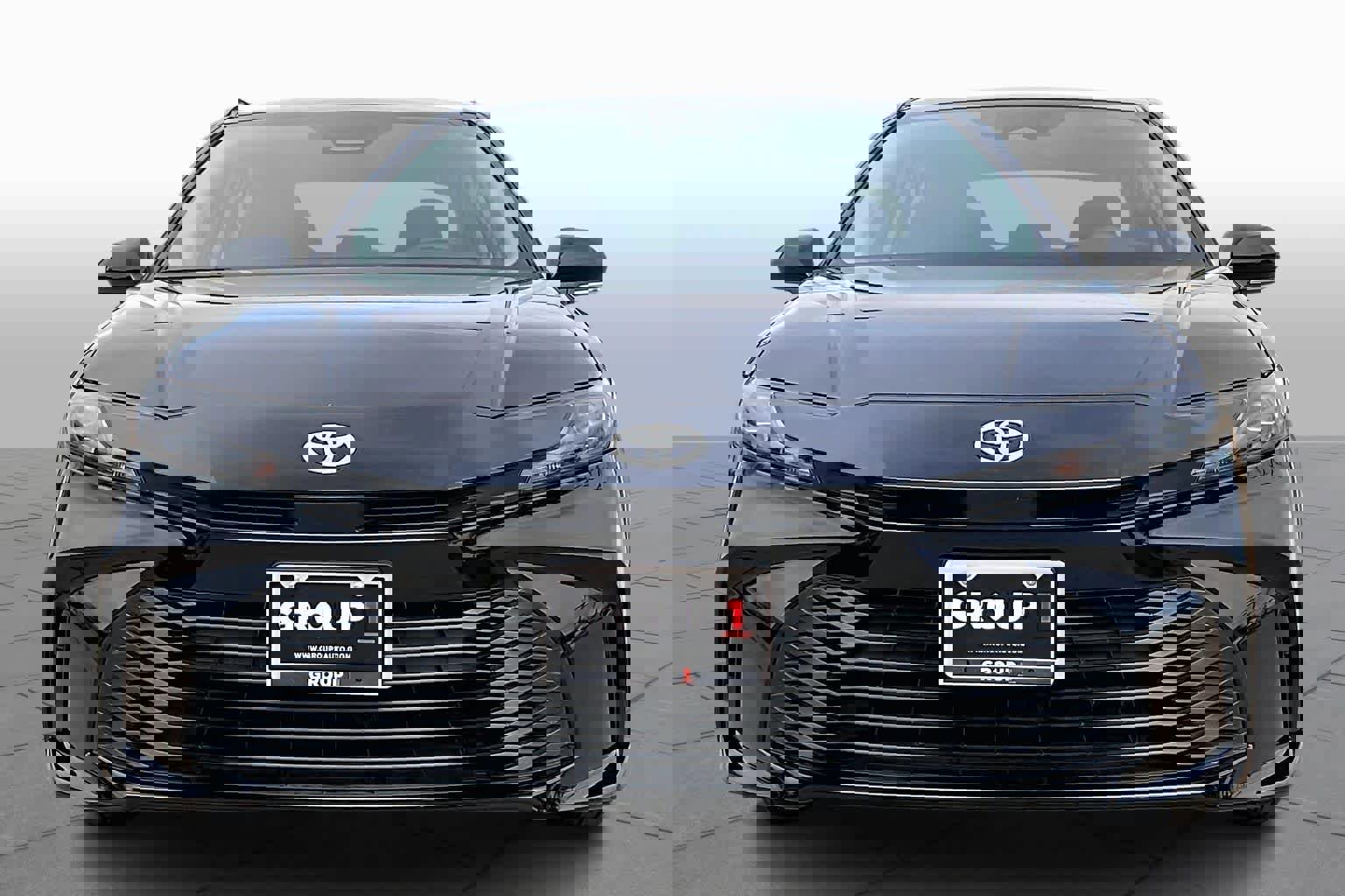 Used 2025 Toyota Camry SE image 4