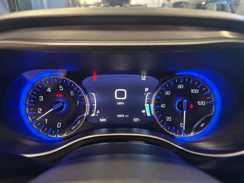 Used 2023 Chrysler Pacifica Touring-L FWD image 6