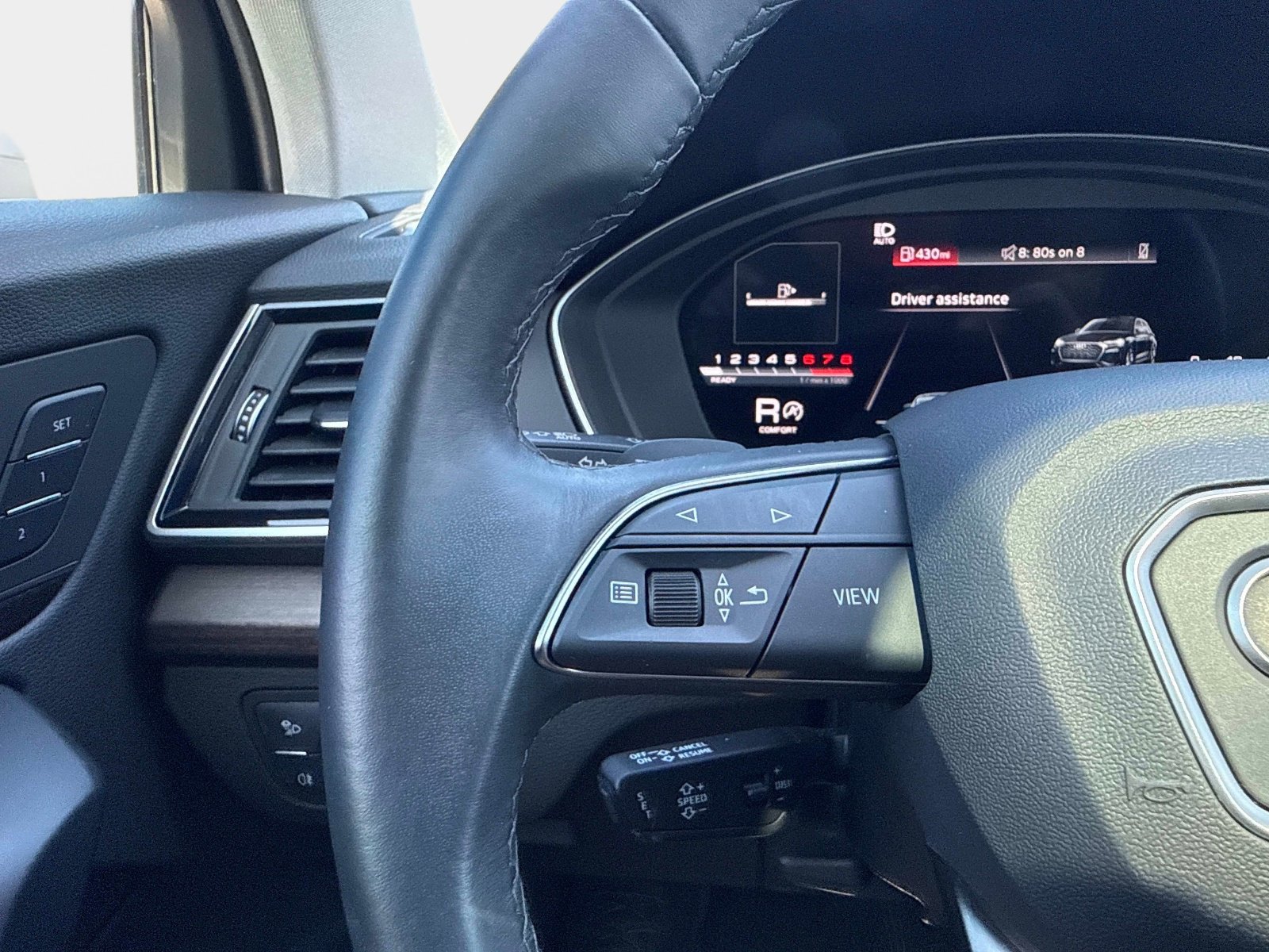Used 2025 Audi Q5 2.0T Premium w/ Convenience Plus Package AWD/4WD image 27