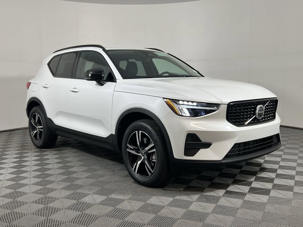 New 2026 Volvo XC40 B5 Core w/ Climate Package image 2