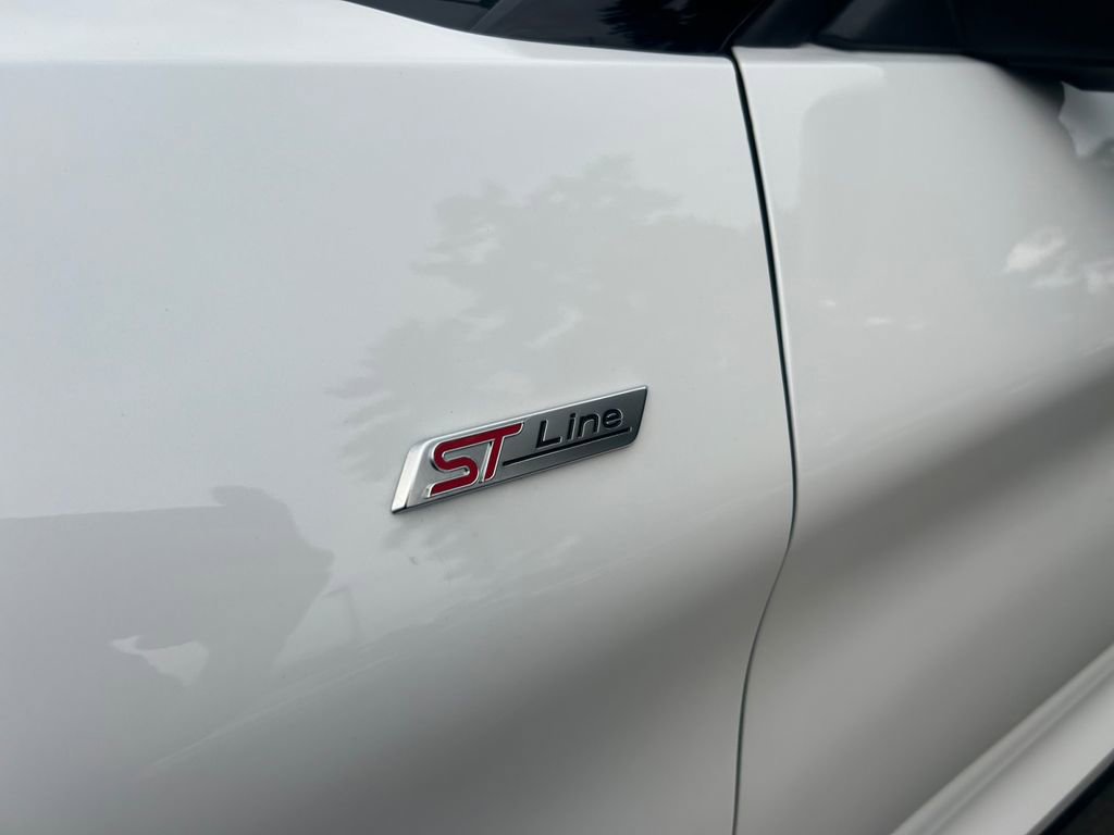 Used 2025 Ford Explorer ST-Line w/ ST-Line Street Pack AWD/4WD image 32