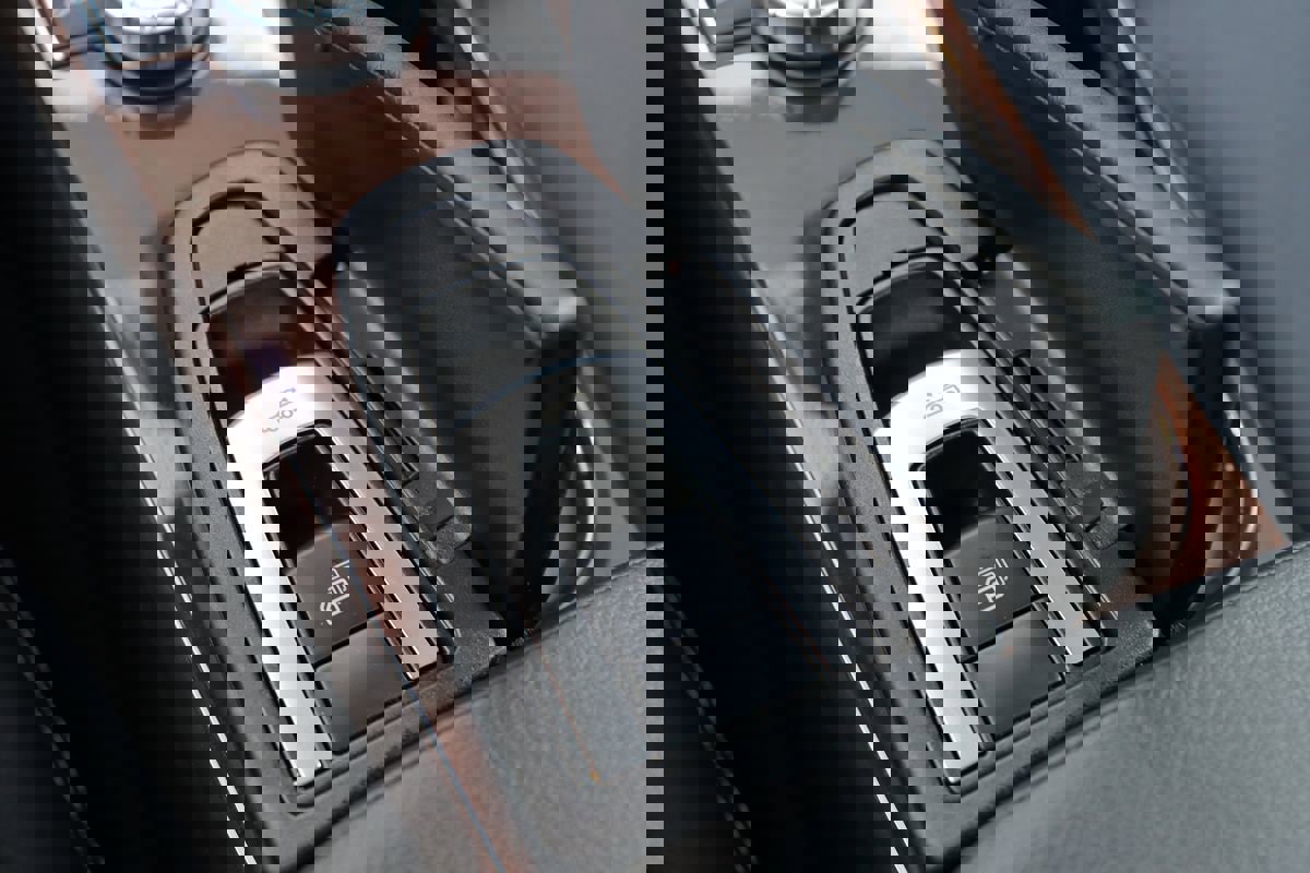 Used 2014 Mercedes-Benz SLK 350 image 27