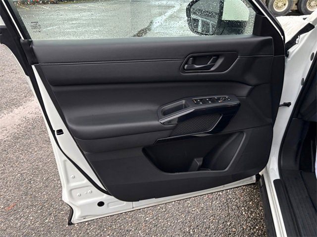 Used 2024 Nissan Pathfinder SV image 25