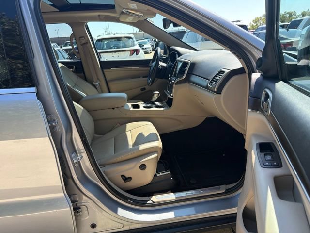Used 2017 Jeep Grand Cherokee Limited w/ Luxury Group II RWD image 25
