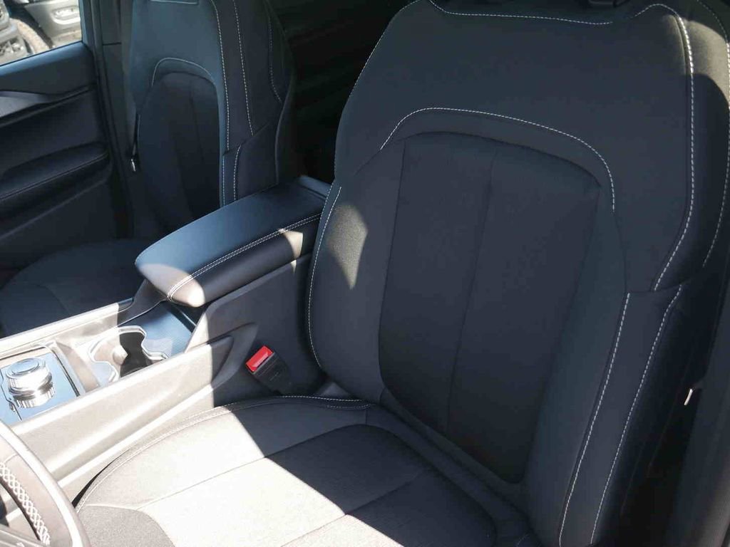 New 2025 Jeep Grand Cherokee Laredo X w/ Luxury Tech Group I image 26