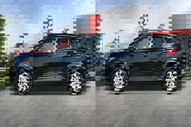 Certified 2023 Toyota Corolla Cross LE w/ Moonroof Package image 9