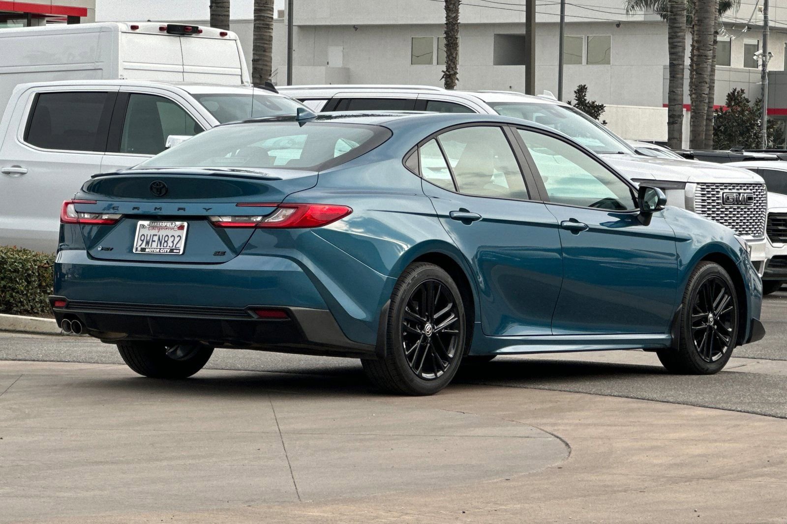 Used 2026 Toyota Camry SE image 4