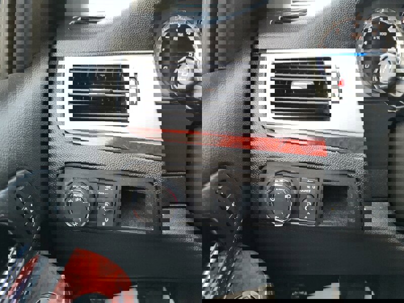 Used 2011 Cadillac Escalade ESV Luxury AWD/4WD image 18