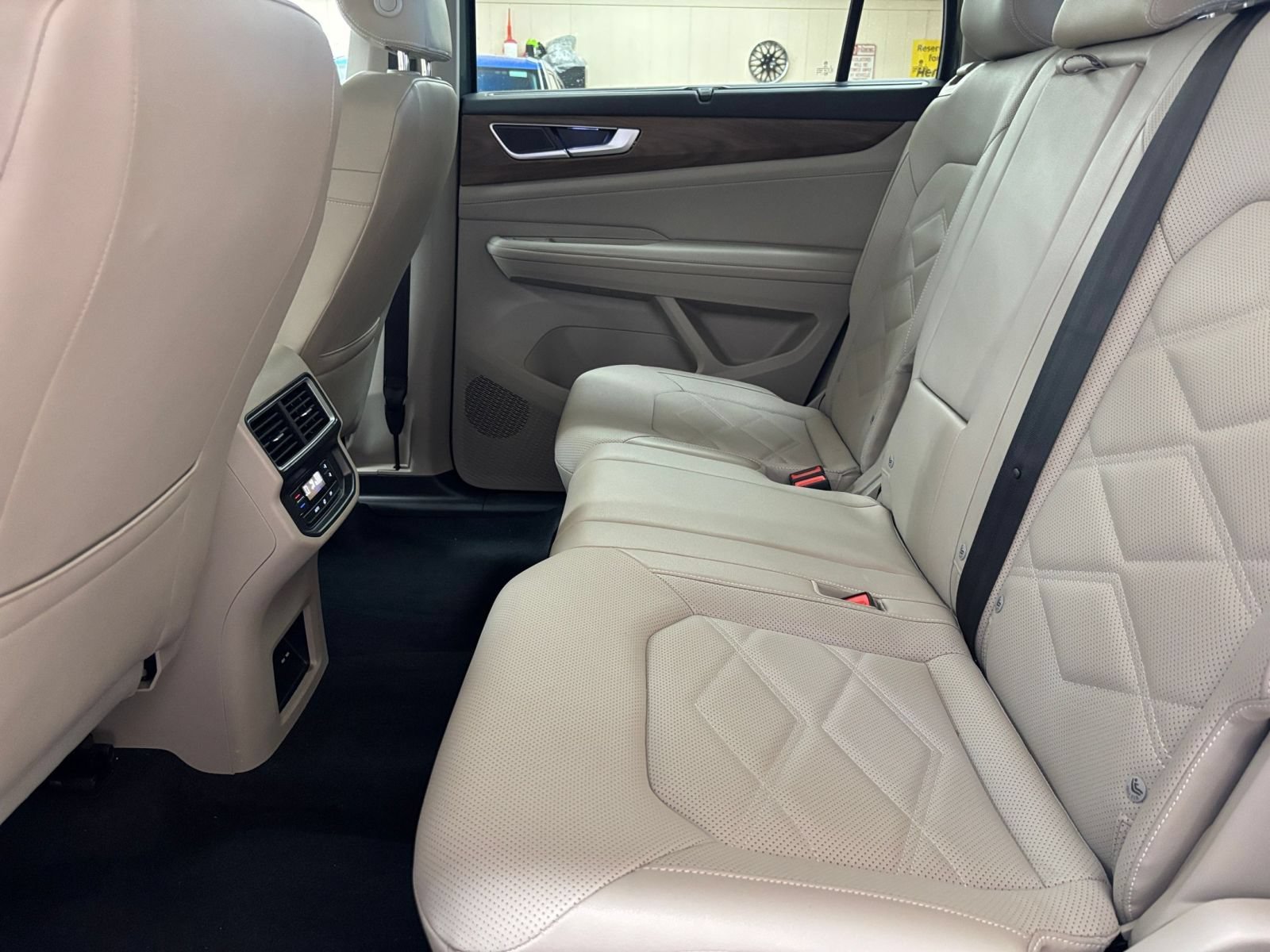 Used 2026 Volkswagen Atlas SE FWD image 27