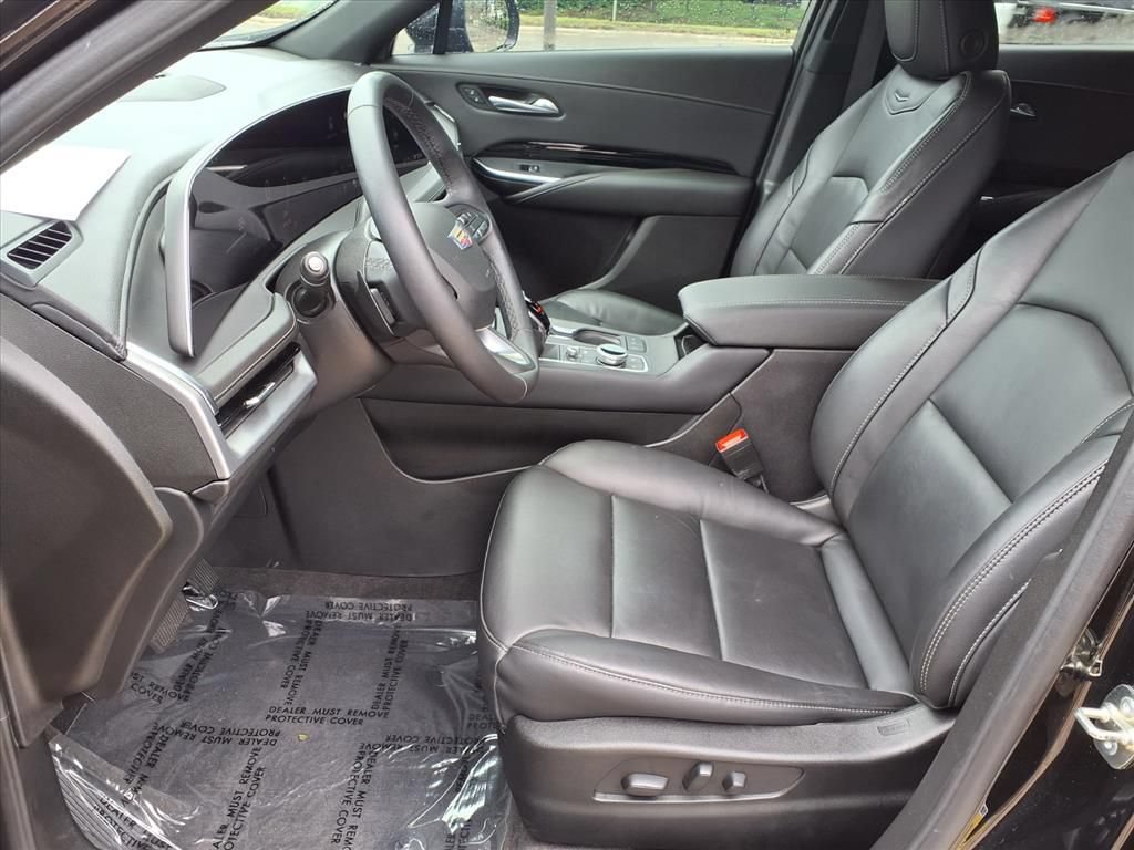 Certified 2024 Cadillac XT4 Luxury w/ Cold Weather Package FWD image 19