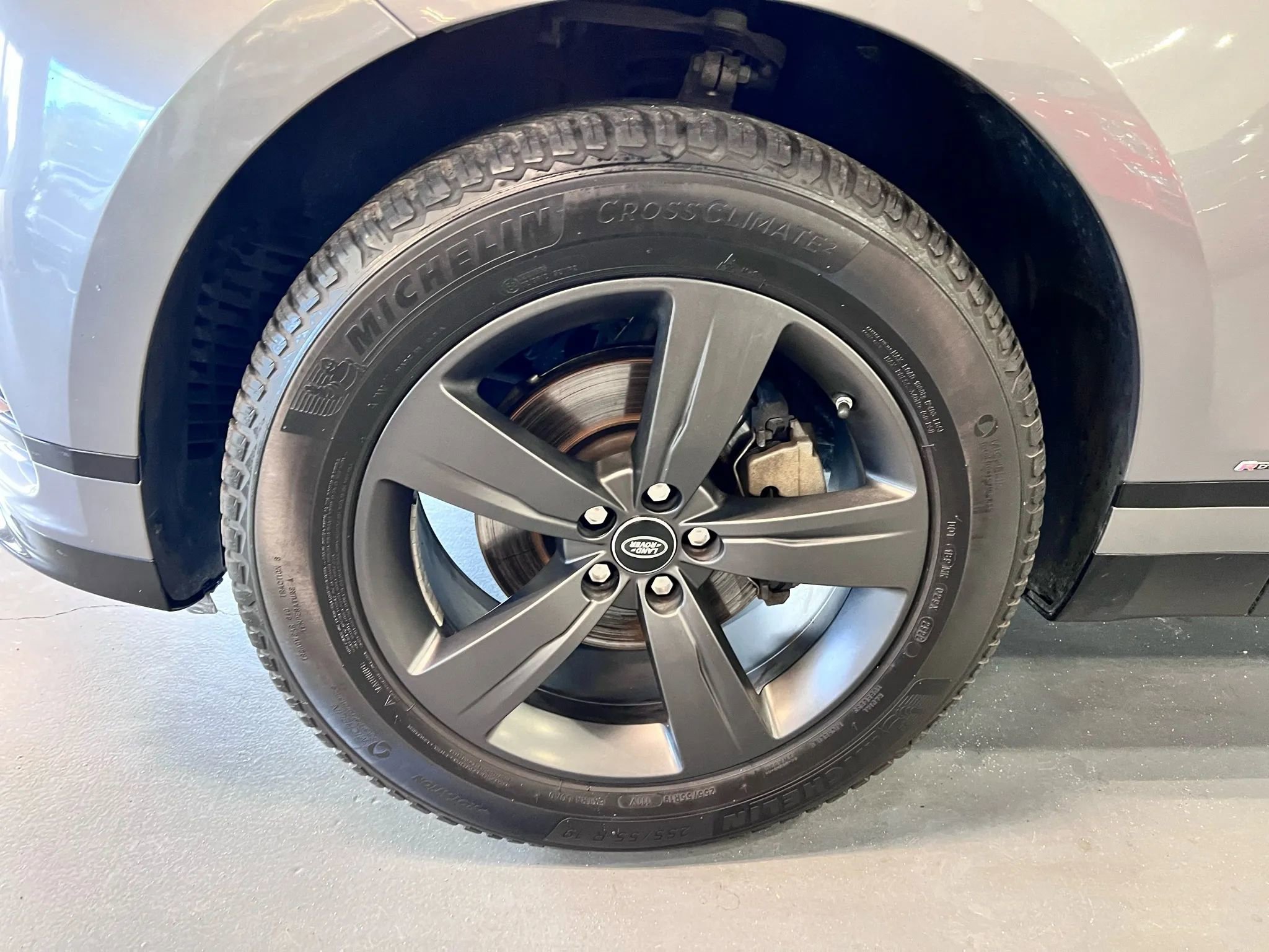 Used 2020 Land Rover Range Rover Velar R-Dynamic S image 35