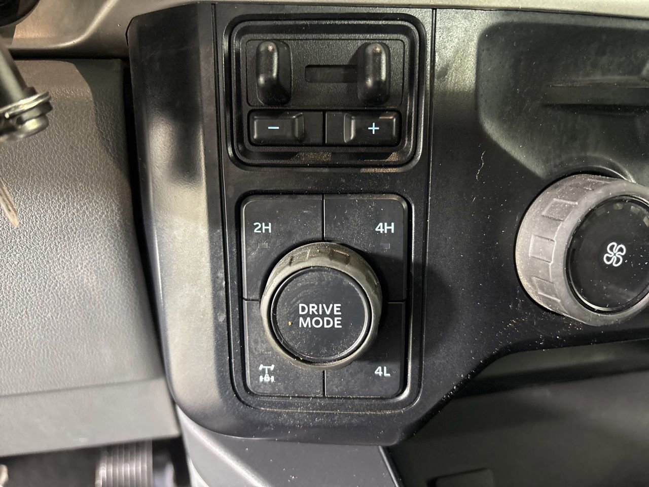 Used 2024 Ford F250 XLT w/ FX4 Off-Road Package image 12