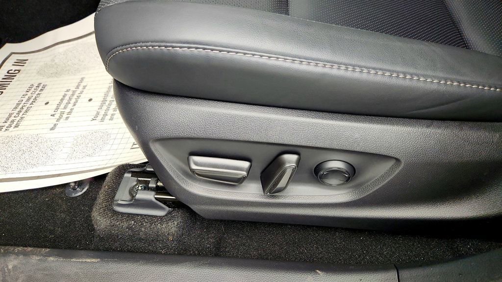 Used 2025 Toyota Crown Signia w/ Advanced Technology Package image 12