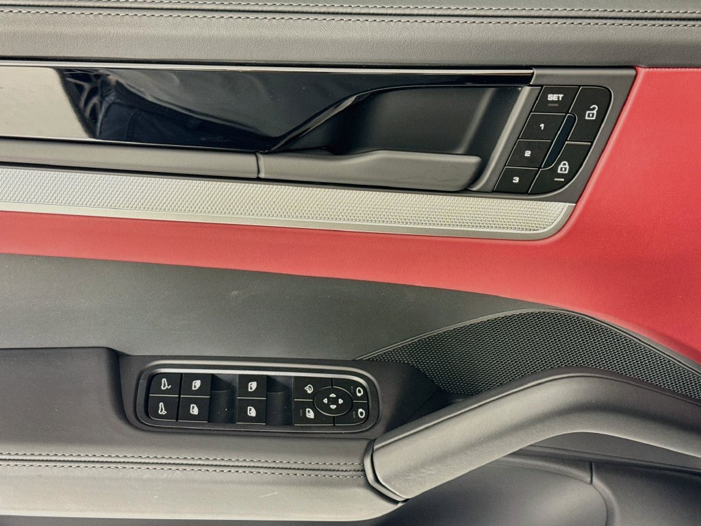 New 2026 Porsche Cayenne Coupe AWD/4WD image 11