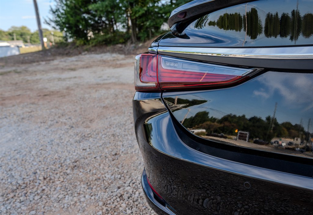Used 2023 Lexus ES 350 w/ Premium Package FWD image 10