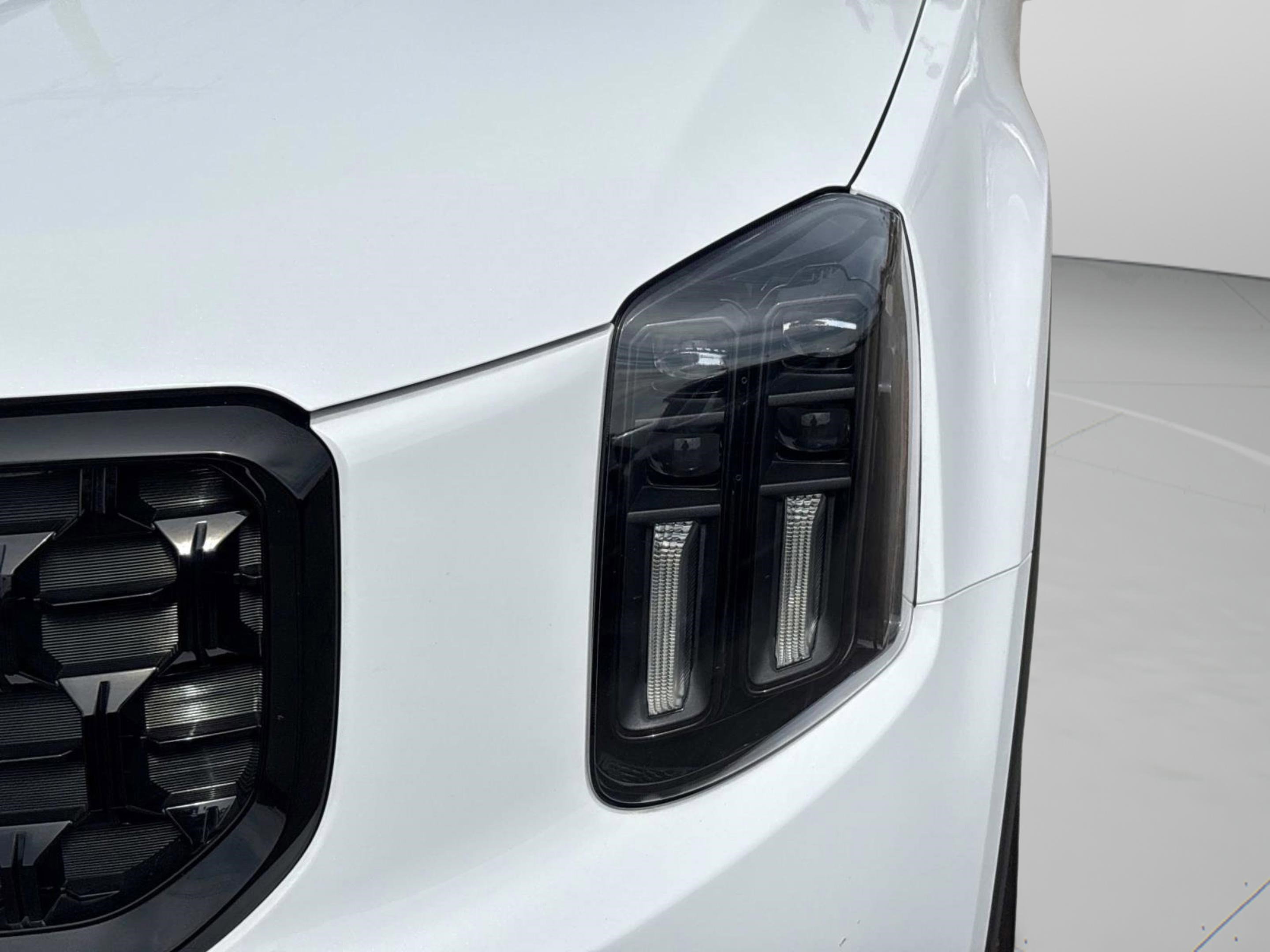 Used 2025 Kia Telluride SX Prestige X-Line image 9