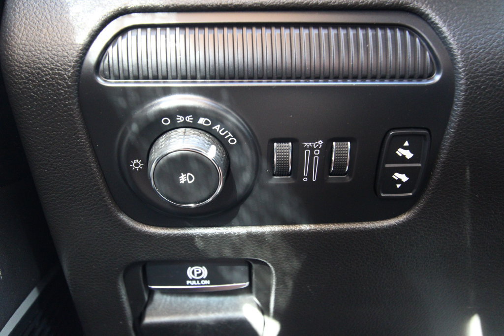 Used 2023 Jeep Wagoneer Series III w/ Preferred Equipment Group AWD/4WD image 24