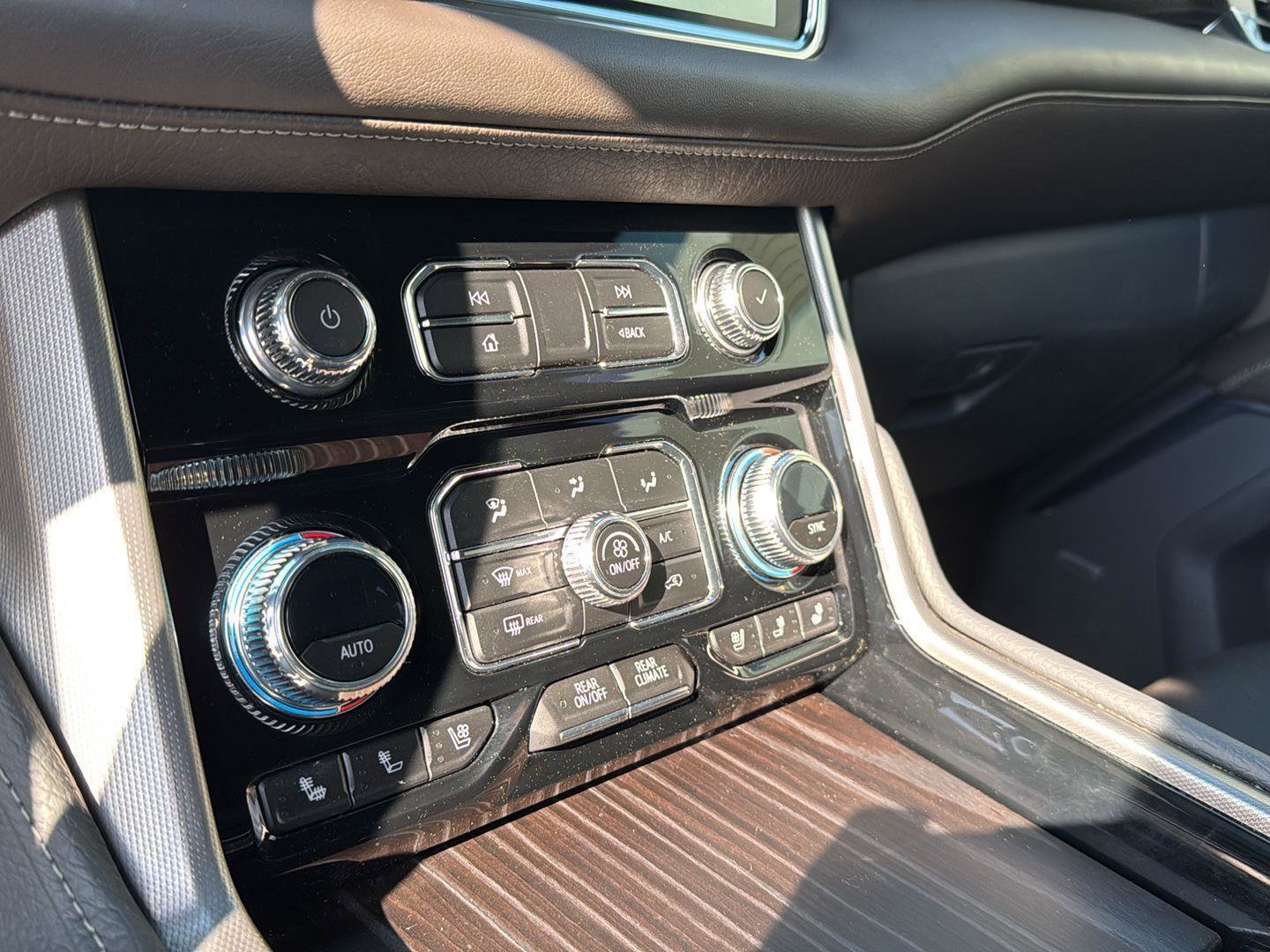 Used 2023 GMC Yukon Denali image 25