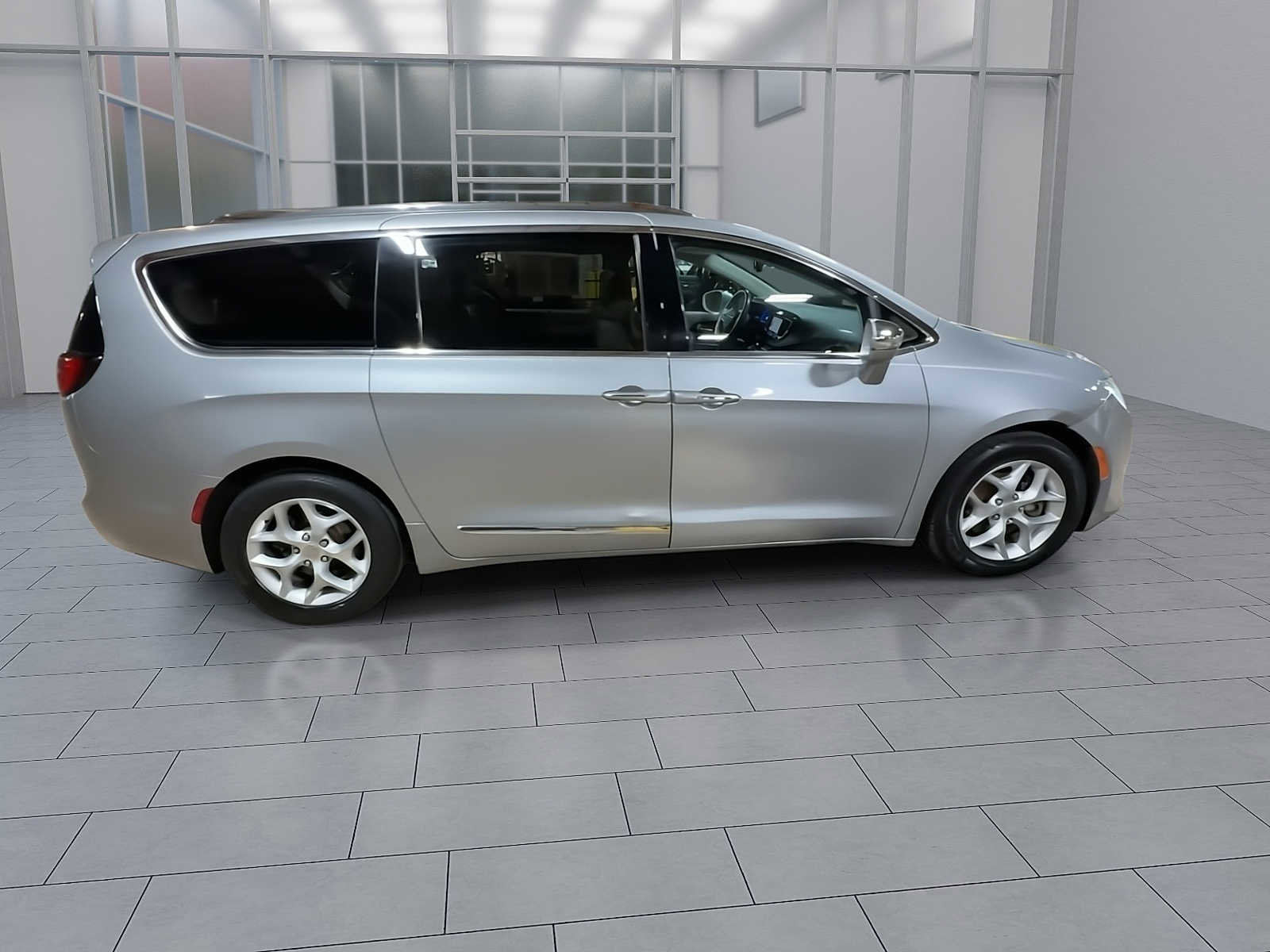 Used 2019 Chrysler Pacifica Limited image 9