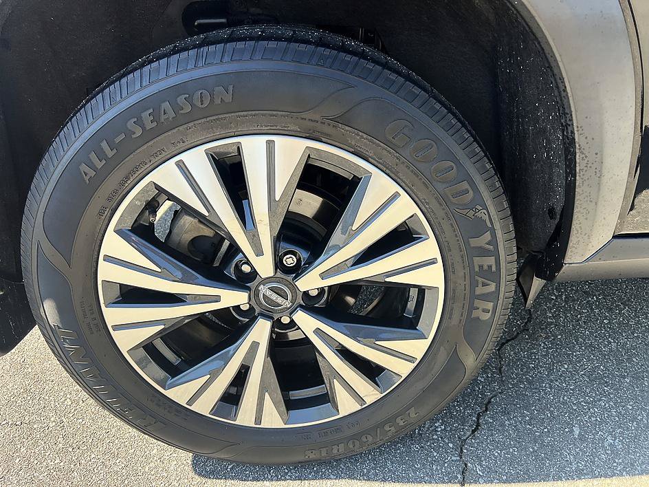 Used 2022 Nissan Rogue SV FWD image 11