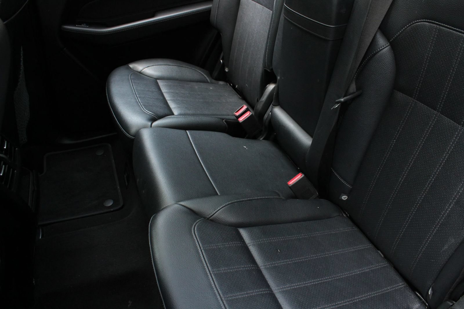 Used 2018 Mercedes-Benz GLS 450 4MATIC w/ Premium Package image 19