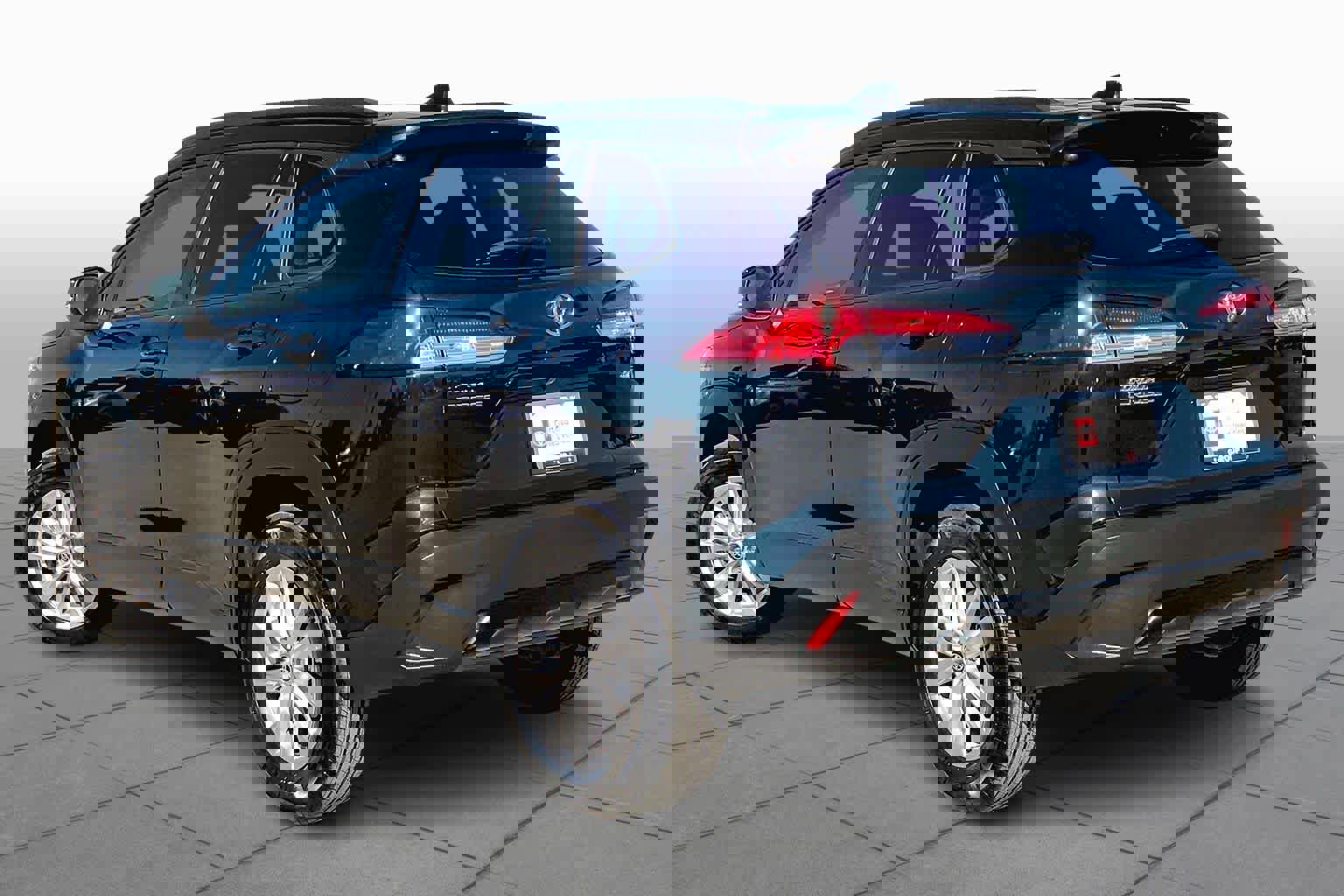 Used 2025 Toyota Corolla Cross LE image 11