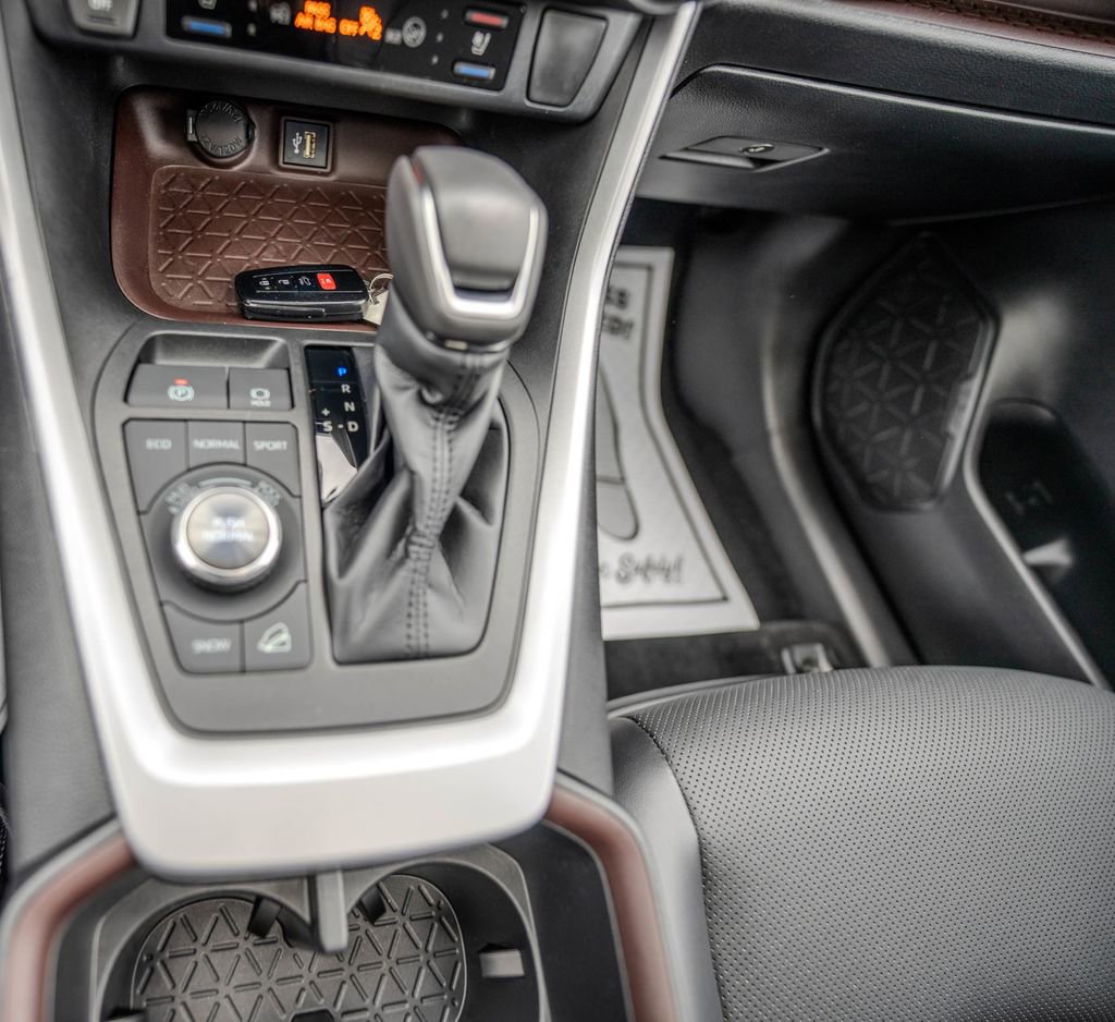 Used 2023 Toyota RAV4 Limited image 16