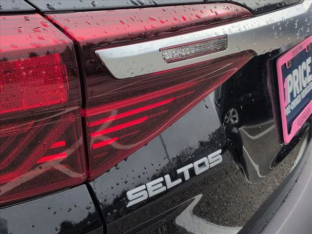 Used 2023 Kia Seltos EX image 12