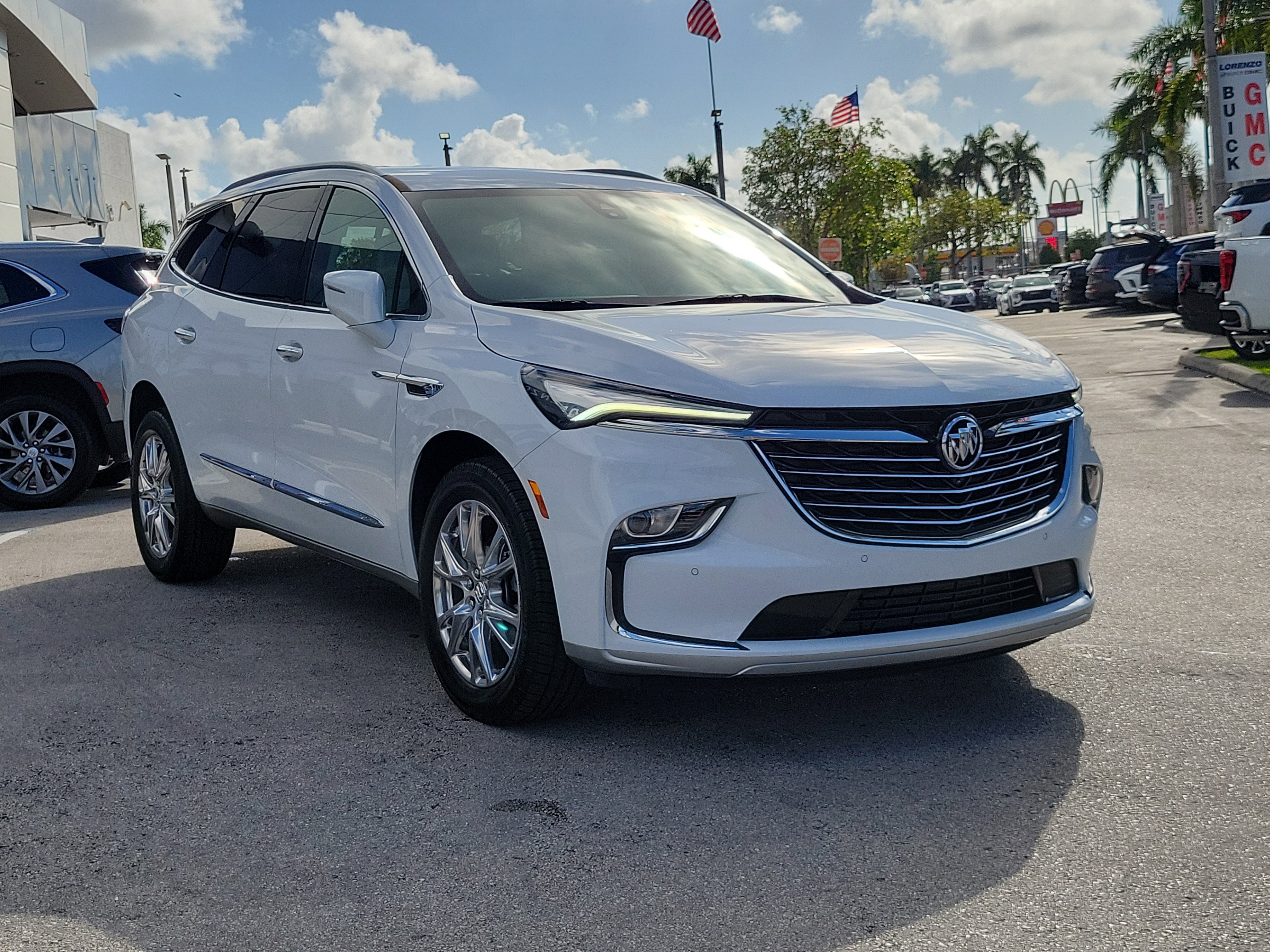 Used 2024 Buick Enclave Premium image 3