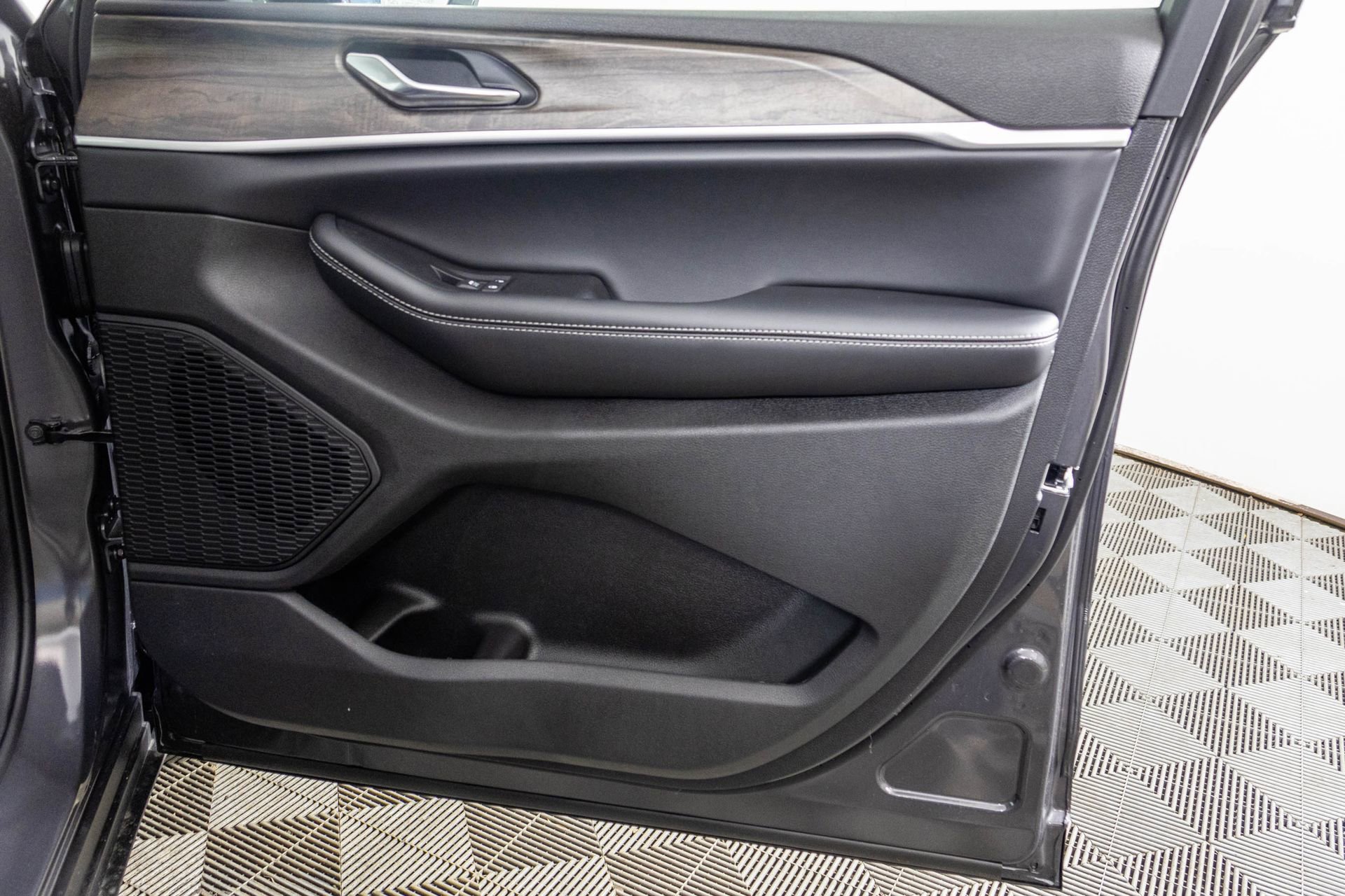 New 2026 Jeep Grand Cherokee Altitude image 46