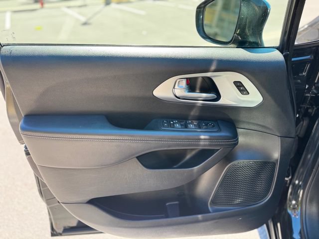 Used 2018 Chrysler Pacifica Limited w/ Advanced Safetytec Group FWD image 29